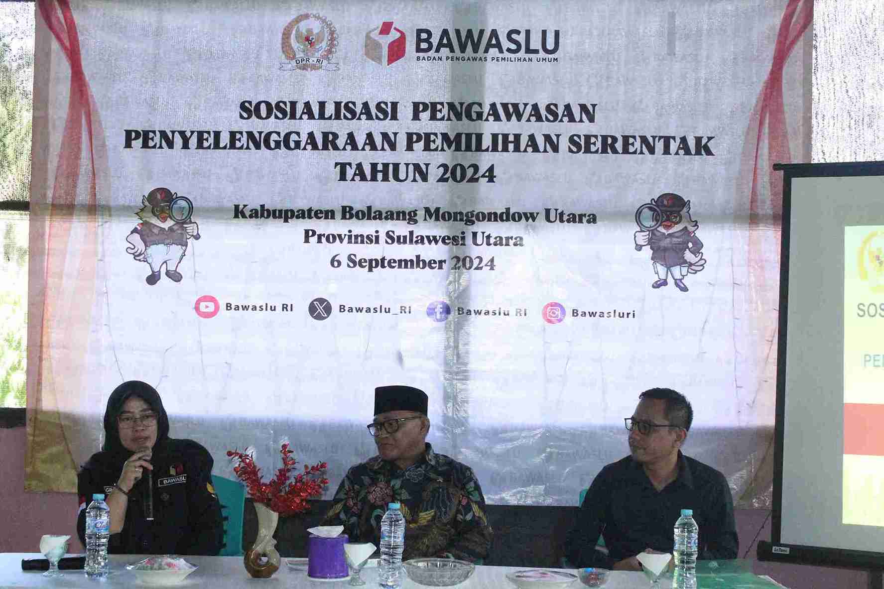 Tampak Kabag Pengawasan & Humas Bawaslu Prov. Sulut, Anggray Sari Mokoginta,SP, Anggota Komisi II DPR RI, Kamran Muchtar Podomi, ST dan Plt. Ketua Bawaslu Bolmut Rizki Posangi, SH