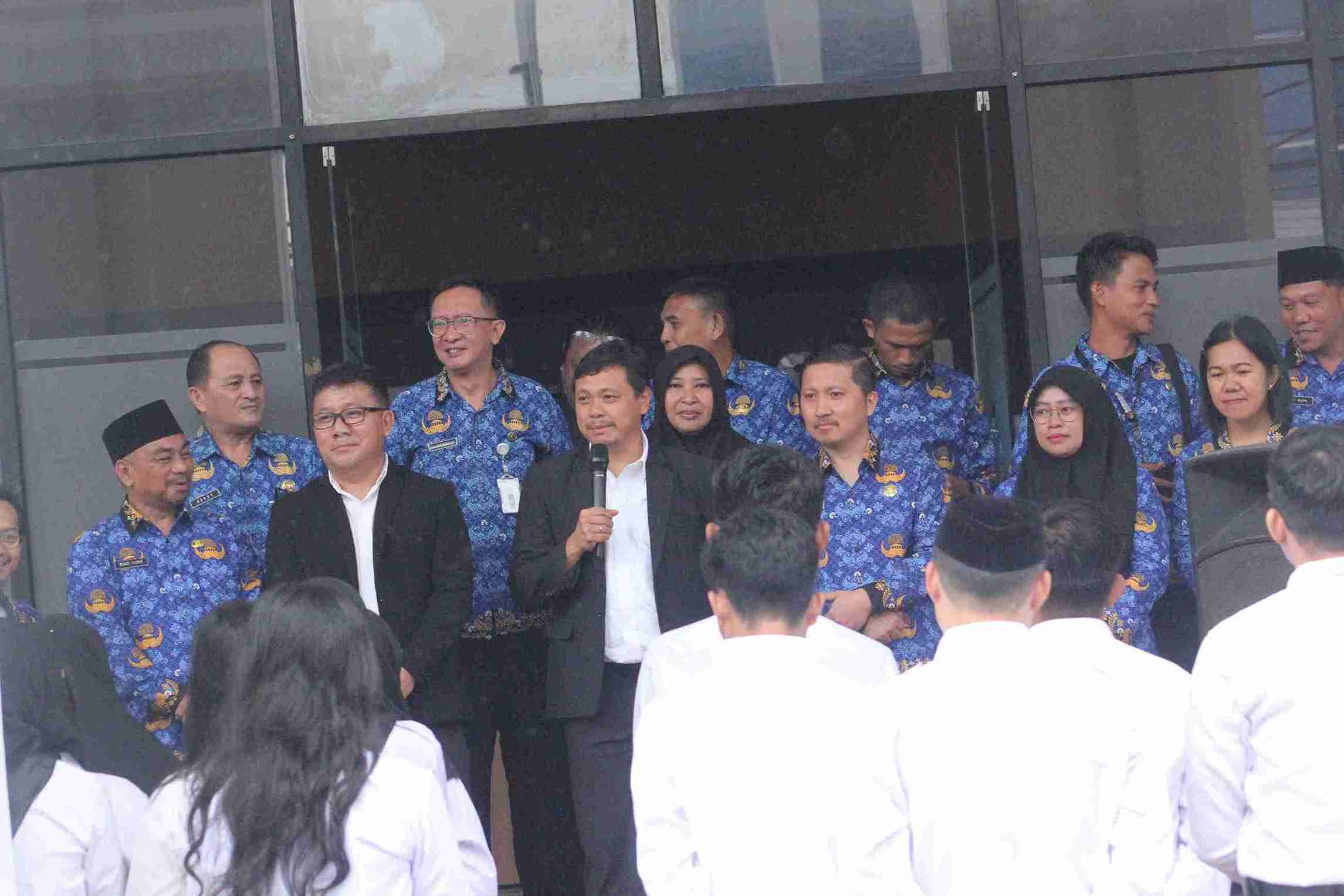 Bawaslu Provinsi Sulut secara resmi menerima 46 orang Calon Pegawai Negeri Sipil (CPNS) yang akan memperkuat jajaran Bawaslu Se-Sulawesi Utara pada Senin (2/06/2025), bertempat di halaman kantor Bawaslu Provinsi Sulut.