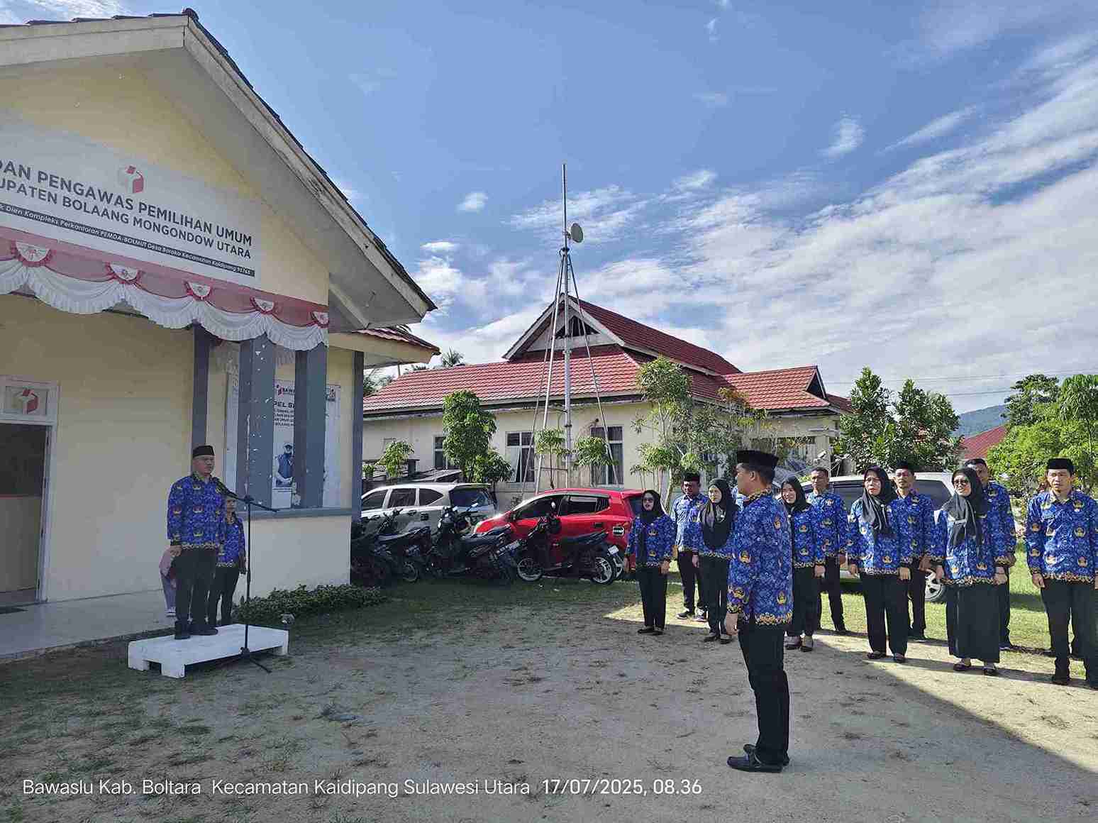 Pelaksaan Apel Korpri di Pimpin lansung oleh Koordinator Sekretarit Adriyanto Dupa, SKM, M.Si