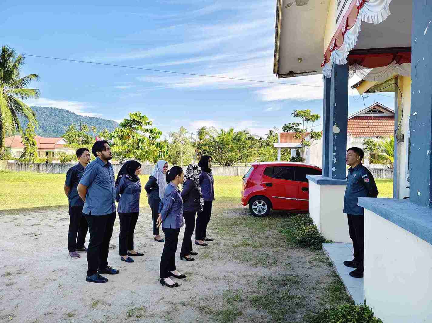 Pelaksanaan Apel Kebangsaan di Lingkungan Sekretariat Bawaslu Bolmut