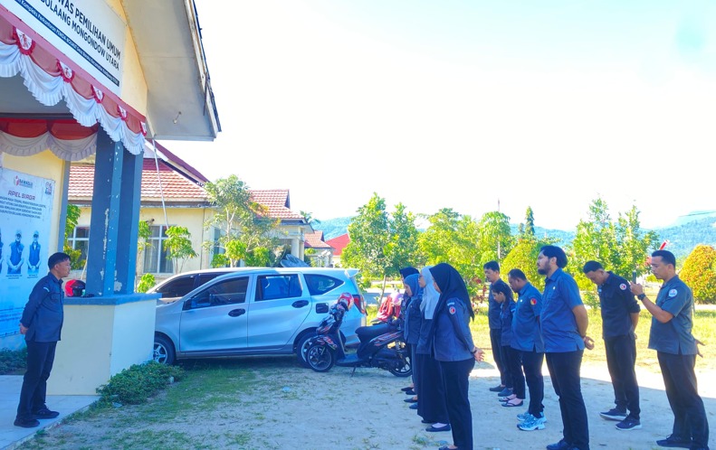 Koordinator Sekretariat Bawaslu Bolmut Adriyanto Dupa, SKM, M.SI Saat menyampaikan arahan