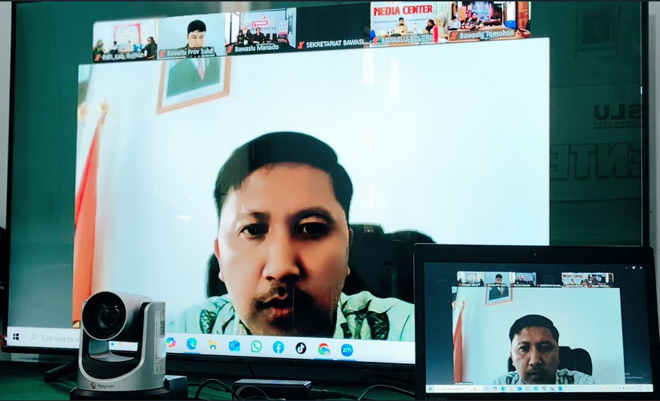 Membuka Sekaligus Arahan Kepala Sekretariat Bawaslu Provinsi Sulut Bapak Aldrin Christian saat 