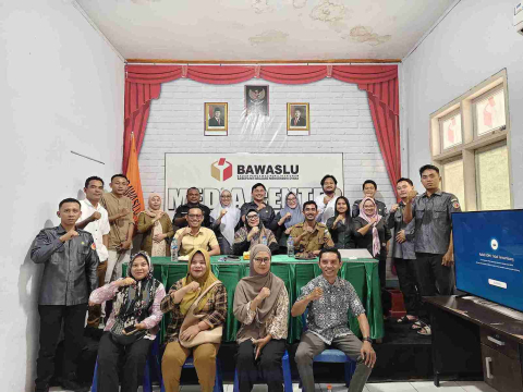 Foto bersama jajaran Bawaslu Boltara dengan Pihak Universitas Ichsan Gorontalo