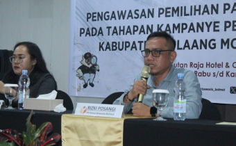 Plt. Ketua Bawaslu Bolmut Rizki Posangi, SH saat sambutan Sosialisasi Pengawasan Pemilihan Partisipatif