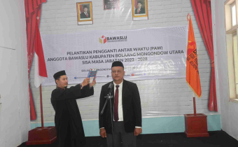 Abdul Saddam Alamri saat diambil sumpah/janji oleh Bawaslu RI.