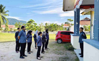 Pelaksanaan Apel Kebangsaan di Lingkungan Sekretariat Bawaslu Bolmut