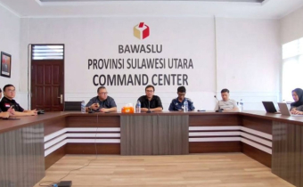Ketua dan Anggota Bawaslu Bawaslu Provinsi Sulawesi Utara saat Rakor melalui Zoom Meeting