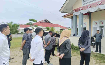 Arahan Koordinator Sekretariat Bawaslu Bolmut Adriyanto Dupa, SKM, M.SI saat Apel Pagi